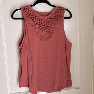 Maurices crochet neck tank top size 1x rusty coral color